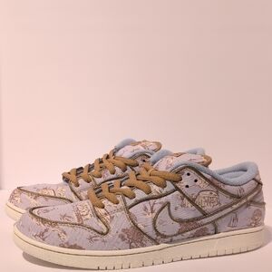 Nike City Of Style Sneakers in Light Purple and Tan Peel Off Red